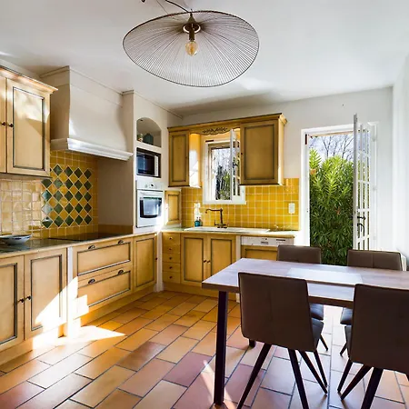 Mas A Avec Piscine, Terrasse Et Jardin, Pres Des Alpilles - Fr-1-599-35 Holiday home *